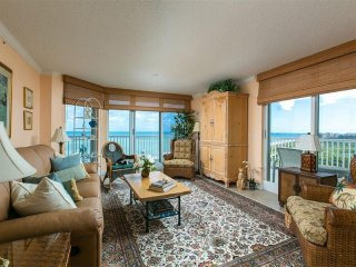 3 bedroom Flat For Sale: 5049 N Highway..
