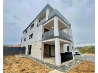Privlaka - apartman na 1. katu s pogledom na more