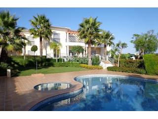 Fabulous 2 Bedroom Apartment by the..