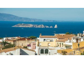 Tow house in Begur.