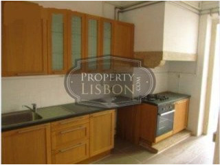 T4 Lisbon Apartment in Sao Sebastiao da