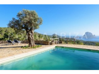 Unique property with fabulous panoramic..