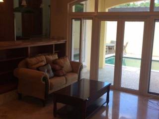 Apartment/townhouse - Located in..