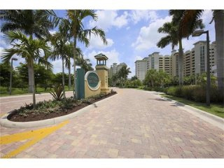 2 bedroom Condominium For Sale: North..
