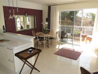 2 bedroom Apartment property for sale..