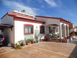 3 Bedrooms - Villa - Alicante - For Sale