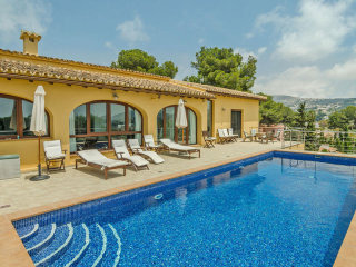 5 Bedrooms - Villa - Alicante - For Sale