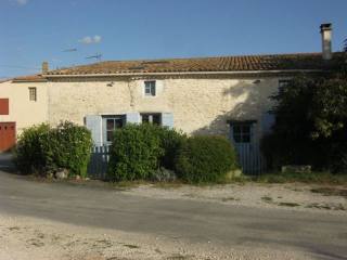 Pretty renovated "longere" with..