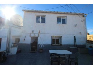 Country house walking distance to..