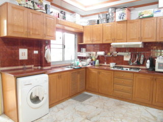 Beautiful 5-bedroom pool home in..