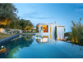 An outstanding brand new 4 bed villa..