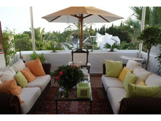 2 Bedroom Middle Floor Apartment