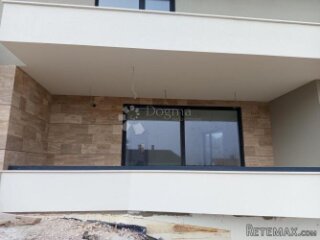 LUKSUZNA ZGRADA B- STAN S1 PJEŠČANA UVALA