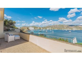The apartment spread over 100 m2 offers 2 good sized double..