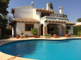 4 Bedrooms - Villa - Alicante - For Sale