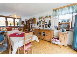 Well-kept terraced house with lovely..