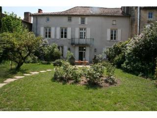 Exceptional 6 bedroom town centre..