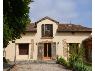Pretty hamlet house with pool MeM825