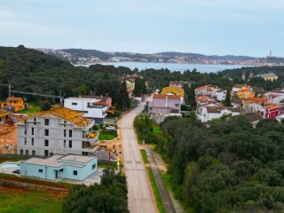 Rovinj,-stan u novogradnji,+parking mjesto+vrt200m2-blizu mo