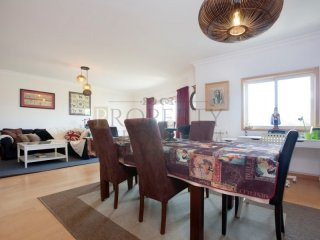 T4 Cascais Apartment with Garden View..