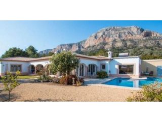 6 Bedroom 6 Bathroom Villa in Javea.