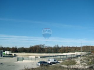 ISTRA, ŽMINJ, 3600 M2 U POSLOVNOJ ZONI, POVOLJNO!