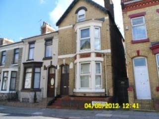 2 bedroom upper floor flat to rent at..