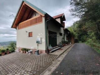 ŠARMANTNA LJEPOTICA U SRCU PRIRODE