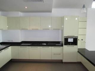 Brandnew, spacious 1-bedroom..