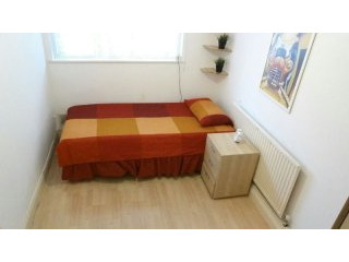 Single Room In Canary Wharf