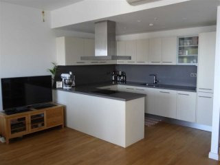 2 bed apartment in Kings Wharf
