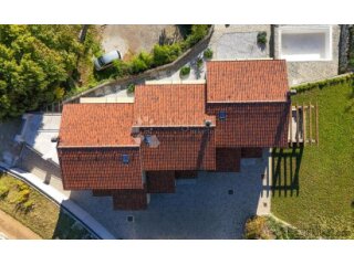 Premium kuća u nizu – Bazen, garaža, podno grijanje