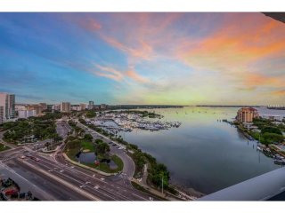 2 bedroom Town House For Sale: 1111 N..