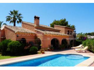 Haus im Finca-Stil mit grossem Potential