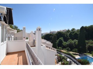 Underbart radhus på attraktiv adress i Nerja med stora..