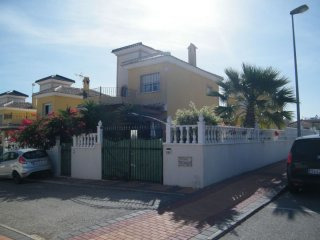 3 Bedrooms - Villa - Alicante - For Sale