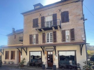 Corrèze (19) - A character property with a tower, offering..