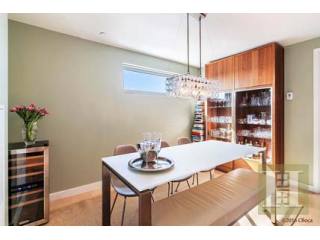 2 bedroom Apartment For Sale: 560..