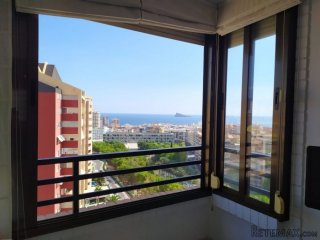 Precioso piso con preciosas vistas panorámicas al mar y a..