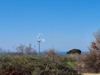POREČ - Stan u novogradnji sa vrtom i pogledom na more