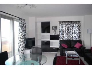2 bed apartment in Watergardens