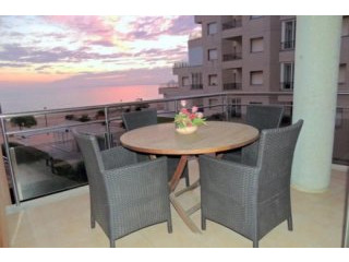 ROSES: Beautiful first line apartment..