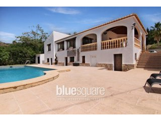 Spectacular villa at the foot of the..