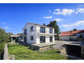 OTOK PAG - Kuća s 6 stambenih jedinica za renovaciju- ODLIČN