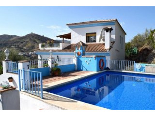Chalet for Sale in Comares 299.000..
