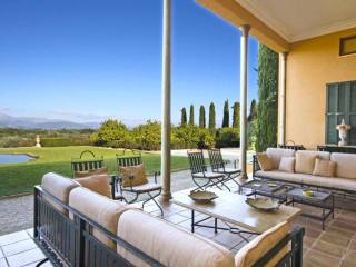 Luxury estate with large, park-like..