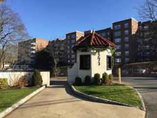 2 bedroom Commercial Property For Sale:..