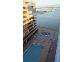 * SPACIOUS APARTMENT FIRST LINE TO THE..
