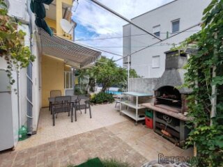 VODICE-SRIMA apartman 2.red od mora, privatni vrt+PM
