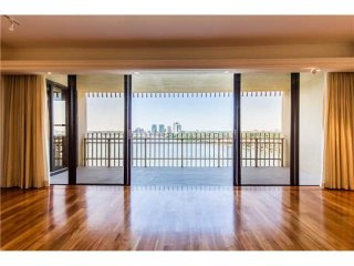 2 bedroom Flat For Sale: 1 Grove Isle..